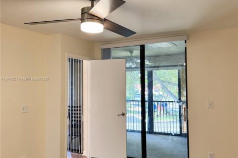 Condo in Coconut Creek, Florida, 2 bedrooms  № 1850641 - photo 12