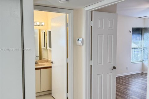 Condo in Coconut Creek, Florida, 2 bedrooms  № 1850641 - photo 19