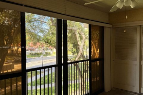 Condo in Coconut Creek, Florida, 2 bedrooms  № 1850641 - photo 18