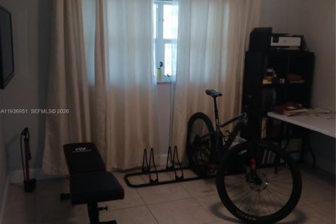 Condo in Hallandale Beach, Florida, 2 bedrooms  № 1995207 - photo 16