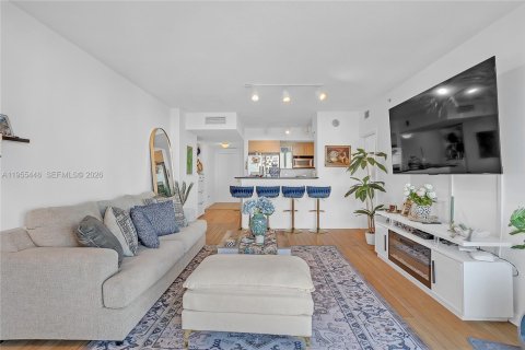Condo in Miami, Florida, 1 bedroom  № 2053040 - photo 4