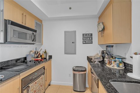 Condo in Miami, Florida, 1 bedroom  № 2053040 - photo 5