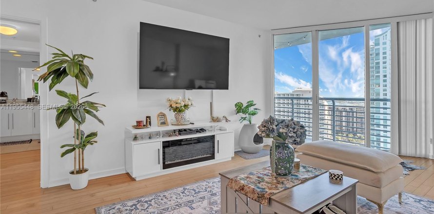 Condo in Miami, Florida, 1 bedroom  № 2053040