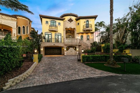 Villa ou maison à Pompano Beach, Floride 5 chambres, 629.97 m2 № 2039007