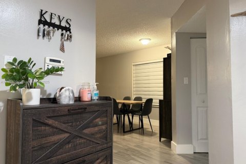 Copropriété à vendre à Miami, Floride: 2 chambres, 113.71 m2 № 2020486 - photo 4