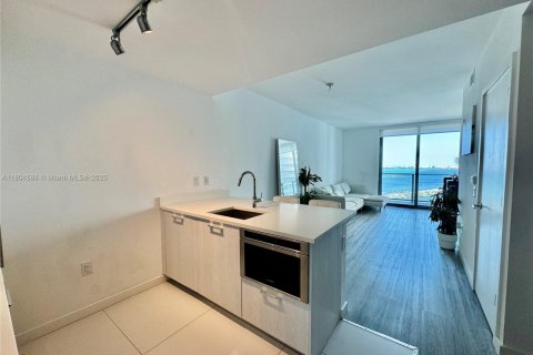 Condominio en venta en Miami, Florida, 1 dormitorio, 61.5 m2 № 1888724 - foto 3
