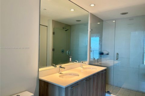 Condominio en venta en Miami, Florida, 1 dormitorio, 61.5 m2 № 1888724 - foto 19