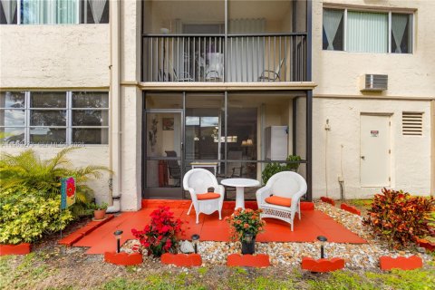 Copropriété à vendre à Pembroke Pines, Floride: 1 chambre, 83.61 m2 № 2025366 - photo 23