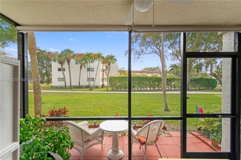 Copropriété à vendre à Pembroke Pines, Floride: 1 chambre, 83.61 m2 № 2025366 - photo 28