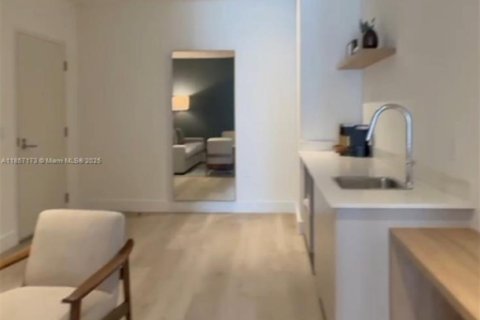 Condominio en venta en Miami, Florida, 1 dormitorio, 39.48 m2 № 1882300 - foto 2