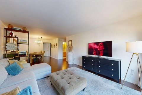 Купить кондоминиум в Норт-Майами-Бич, Флорида 1 спальня, 95.88м2, № 2036034 - фото 8