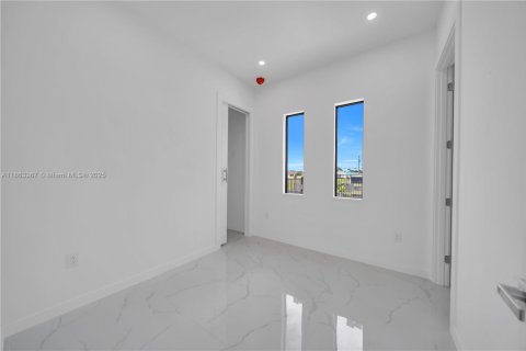 Villa ou maison à vendre à Cape Coral, Floride: 4 chambres, 157.1 m2 № 1889776 - photo 8