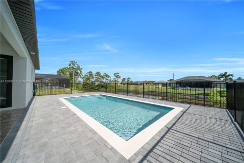 Villa ou maison à vendre à Cape Coral, Floride: 4 chambres, 157.1 m2 № 1889776 - photo 3
