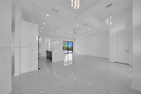 Villa ou maison à vendre à Cape Coral, Floride: 4 chambres, 157.1 m2 № 1889776 - photo 6