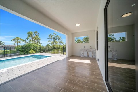 Villa ou maison à vendre à Cape Coral, Floride: 4 chambres, 157.1 m2 № 1889776 - photo 13