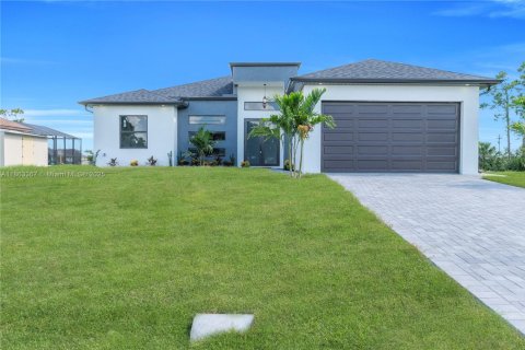 Villa ou maison à vendre à Cape Coral, Floride: 4 chambres, 157.1 m2 № 1889776 - photo 4