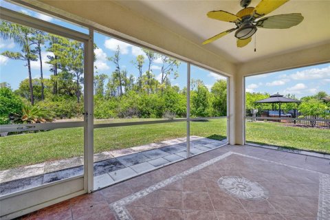 House in Lake Suzy, Florida 2 bedrooms, 134.62 sq.m. № 2150943 - photo 15