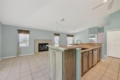 House in Lake Suzy, Florida 2 bedrooms, 134.62 sq.m. № 2150943 - photo 12
