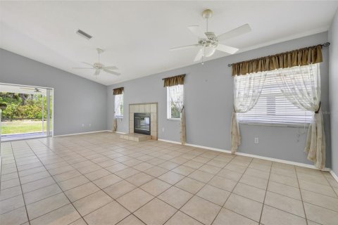 House in Lake Suzy, Florida 2 bedrooms, 134.62 sq.m. № 2150943 - photo 6