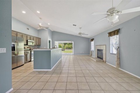 House in Lake Suzy, Florida 2 bedrooms, 134.62 sq.m. № 2150943 - photo 5