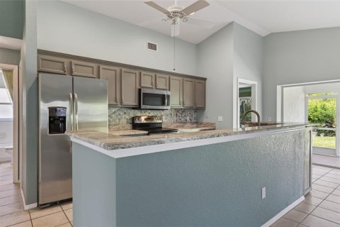 House in Lake Suzy, Florida 2 bedrooms, 134.62 sq.m. № 2150943 - photo 9