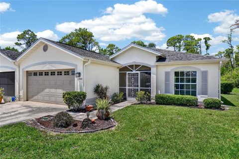 House in Lake Suzy, Florida 2 bedrooms, 134.62 sq.m. № 2150943 - photo 2