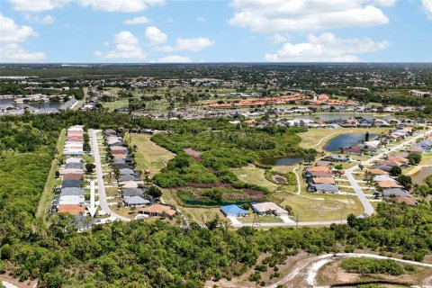 House in Lake Suzy, Florida 2 bedrooms, 134.62 sq.m. № 2150943 - photo 3