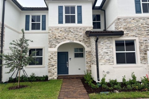 Touwnhouse à vendre à Miami, Floride: 3 chambres, 137.77 m2 № 2153735 - photo 2