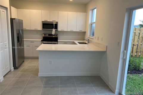 Touwnhouse à vendre à Miami, Floride: 3 chambres, 137.77 m2 № 2153735 - photo 16