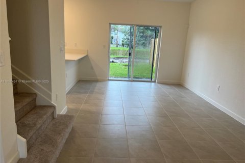 Touwnhouse à vendre à Miami, Floride: 3 chambres, 137.77 m2 № 2153735 - photo 12