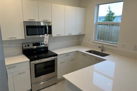 Touwnhouse à vendre à Miami, Floride: 3 chambres, 137.77 m2 № 2153735 - photo 19