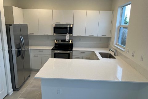 Touwnhouse à vendre à Miami, Floride: 3 chambres, 137.77 m2 № 2153735 - photo 17