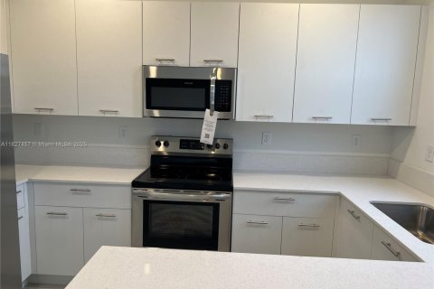 Touwnhouse à vendre à Miami, Floride: 3 chambres, 137.77 m2 № 2153735 - photo 20