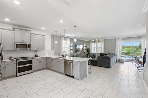 Casa en venta en Kissimmee, Florida, 8 dormitorios, 398.46 m2 № 2215056 - foto 12