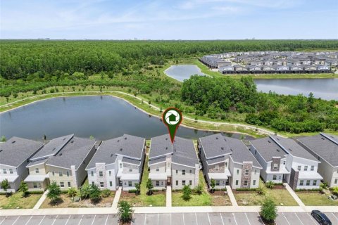 Casa en Kissimmee, Florida 8 dormitorios, 398.46 m2 № 2215056