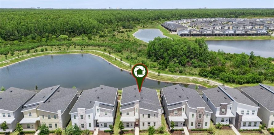 Casa en Kissimmee, Florida 8 dormitorios, 398.46 m2 № 2215056