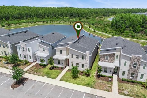 Casa en venta en Kissimmee, Florida, 8 dormitorios, 398.46 m2 № 2215056 - foto 2