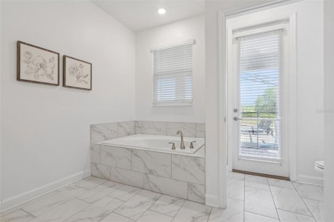 Casa en venta en Kissimmee, Florida, 8 dormitorios, 398.46 m2 № 2215056 - foto 24