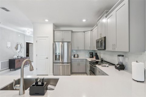 Casa en venta en Kissimmee, Florida, 8 dormitorios, 398.46 m2 № 2215056 - foto 13