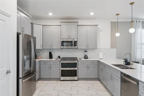 Casa en venta en Kissimmee, Florida, 8 dormitorios, 398.46 m2 № 2215056 - foto 14