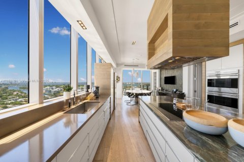 Copropriété à vendre à Bal Harbour, Floride: 3 chambres, 360.83 m2 № 1960649 - photo 30