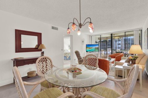 Condo in Stuart, Florida, 2 bedrooms  № 2188844 - photo 14