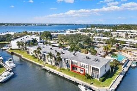 Condo in Stuart, Florida, 2 bedrooms  № 2188844 - photo 2