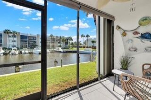 Condo in Stuart, Florida, 2 bedrooms  № 2188844 - photo 22