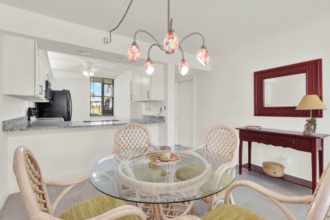 Condo in Stuart, Florida, 2 bedrooms  № 2188844 - photo 15