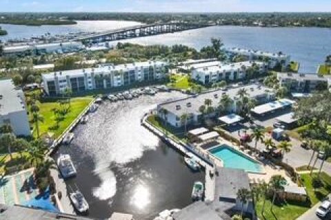 Condo in Stuart, Florida, 2 bedrooms  № 2188844 - photo 6