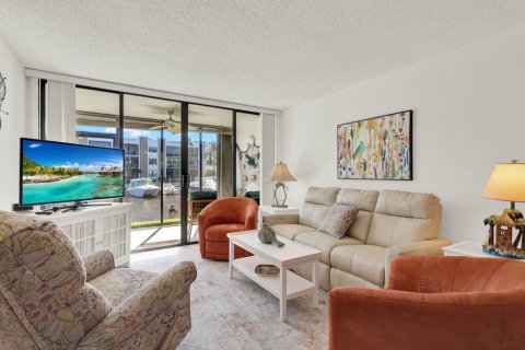 Condo in Stuart, Florida, 2 bedrooms  № 2188844 - photo 17