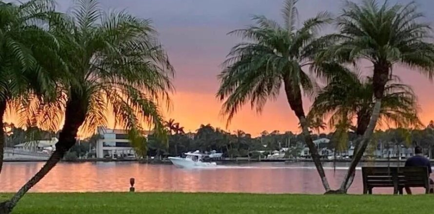 Condo in Stuart, Florida, 2 bedrooms  № 2188844