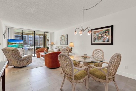 Condo in Stuart, Florida, 2 bedrooms  № 2188844 - photo 13