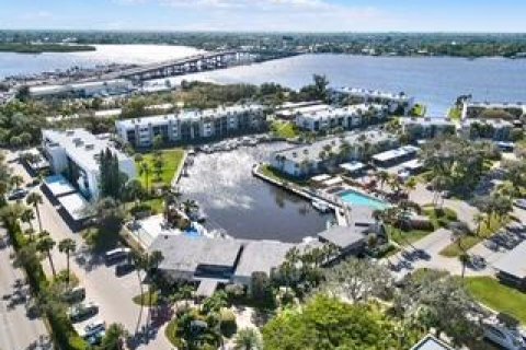 Condo in Stuart, Florida, 2 bedrooms  № 2188844 - photo 5